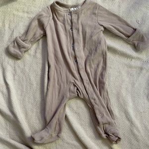 Mebie baby tan 0-3 mo onesie